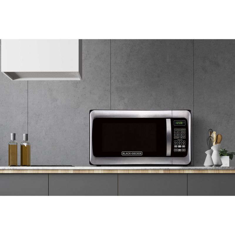 BLACK+DECKER 1.1 Cu. Ft. 1000 Watt Microwave Oven
