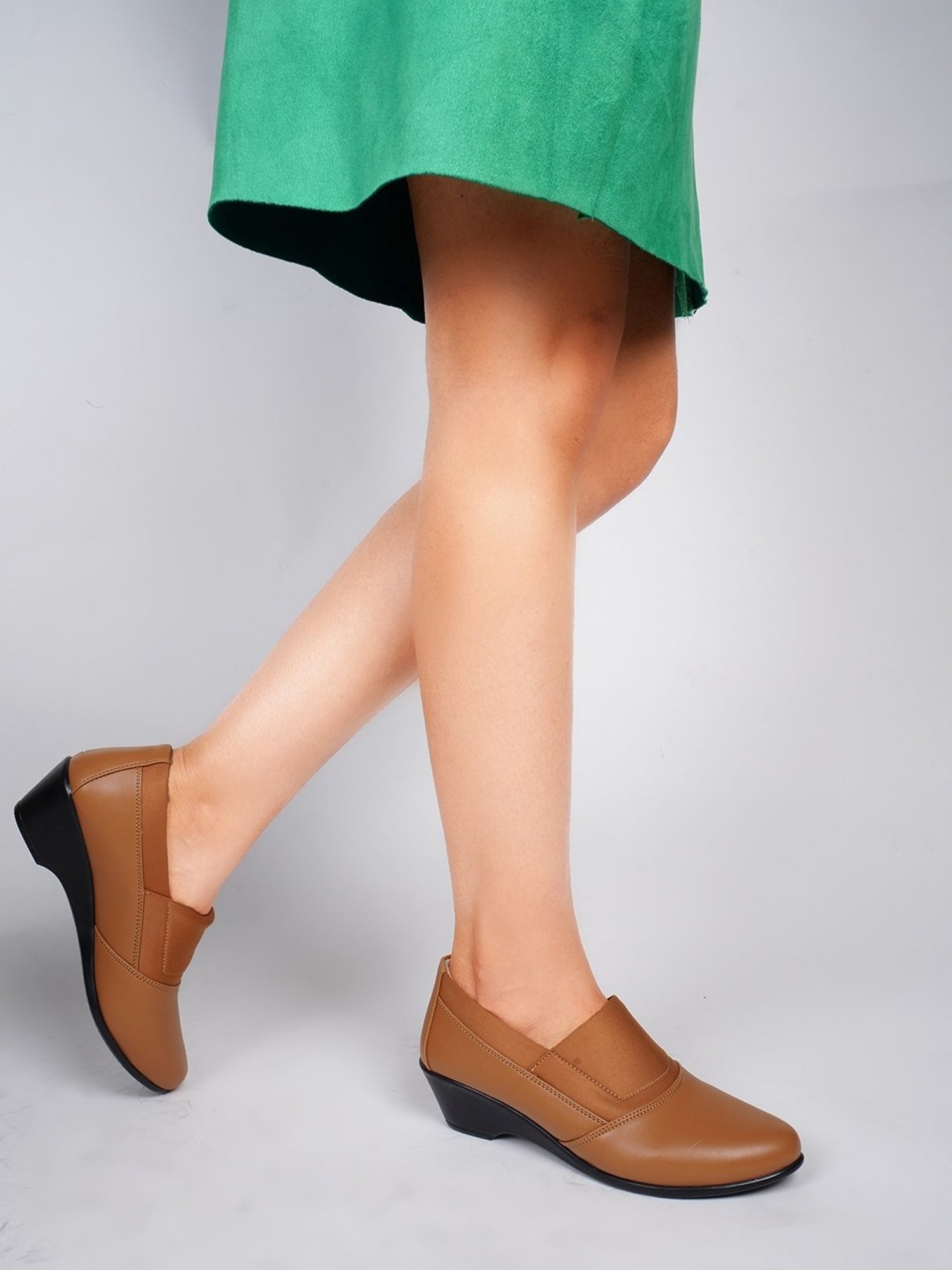 The White Pole Women's Tan Casual Pumps