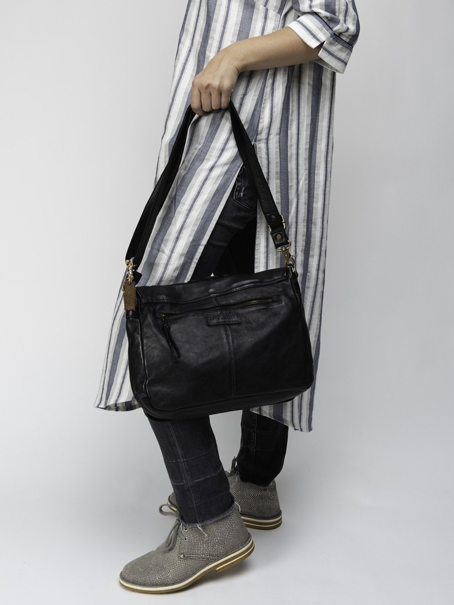 Art N Vintage Parma Black Leather Textured Medium Sling Handbag