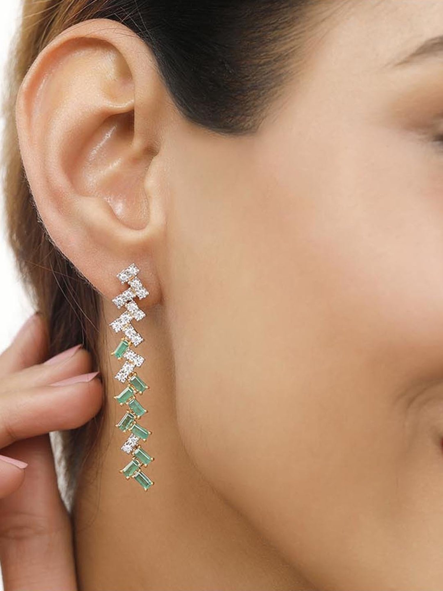 Mia by Tanishq Nature's Finest 14k Gold Enchanting Criss Cross Diamond Stud Earrrings for Women