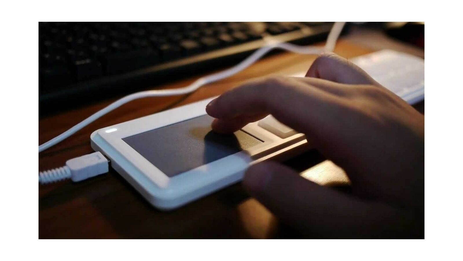 Korg nanoPAD2 Slim-Line USB MIDI Pads - White Slim-Line USB Drum Pad Controller