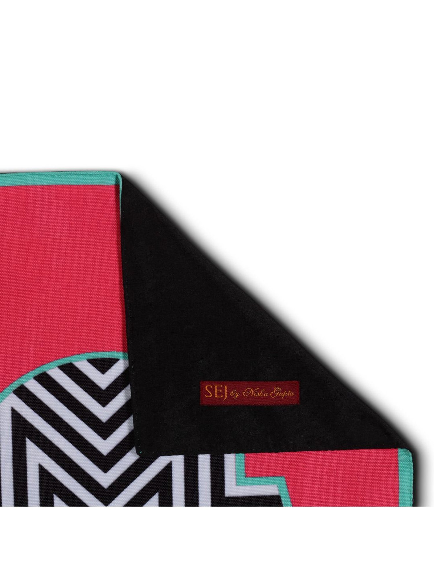 Table Runner with 4ct Placemats - Bullseye's Playground™