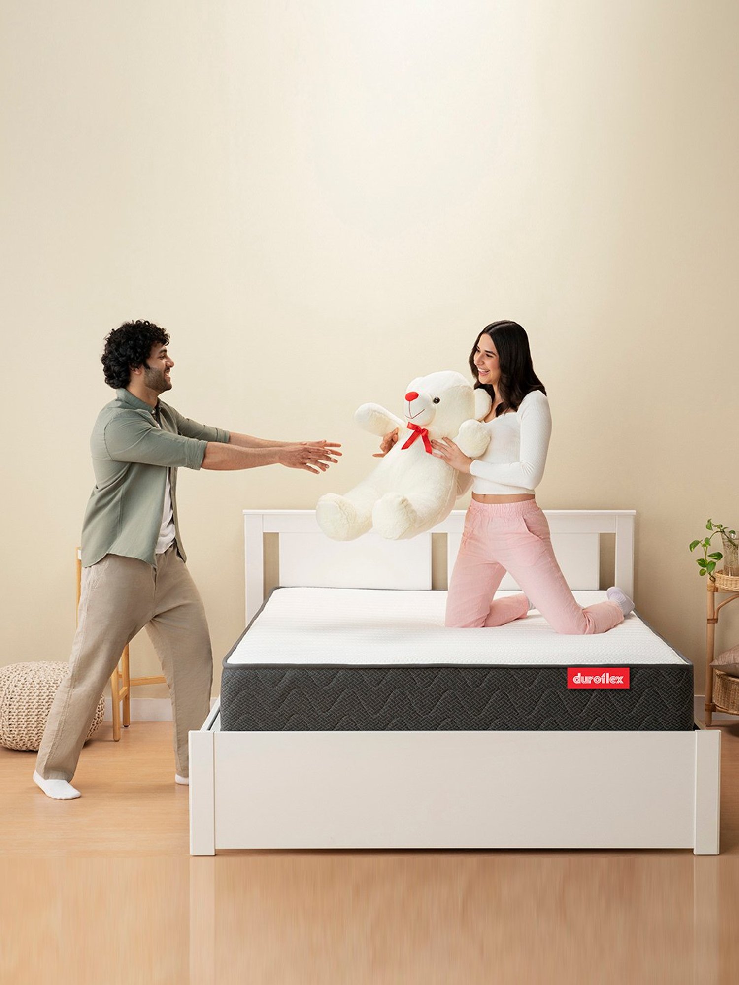 Duroflex LiveIn Bounce White & Black Foam Hybrid Roll 3 Zone Pocket Spring Single Mattress