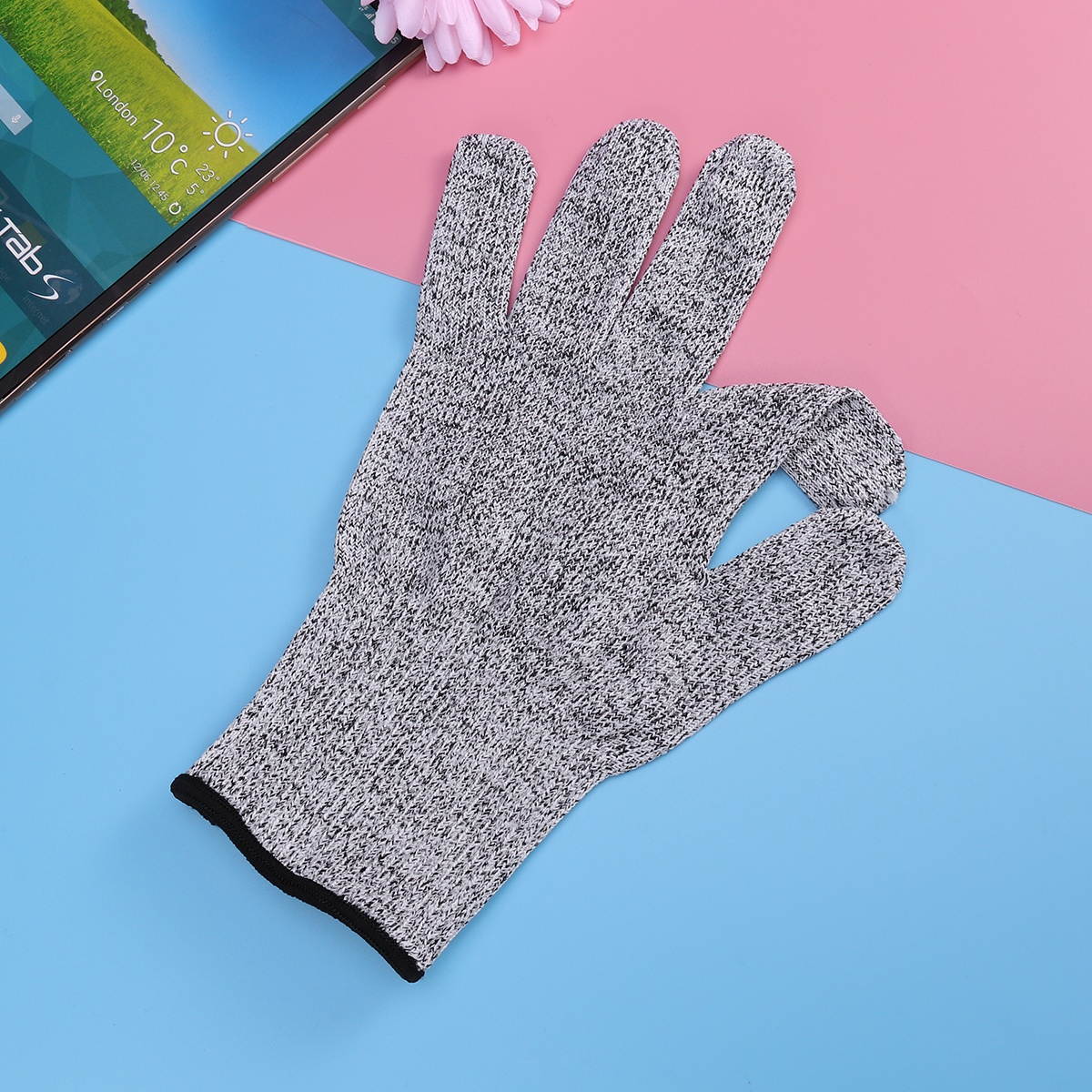 1Pair Cut Resistant Gloves High Performance Level 5 Protection Kitchen Glove for Hand Safety While Cutting Cooking Doing Yard Work Size M(White and Gray)