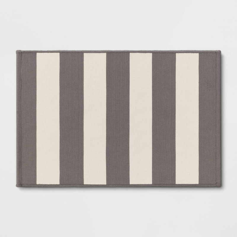 2'x3' Indoor/Outdoor Reversible Rug Gray - Threshold™