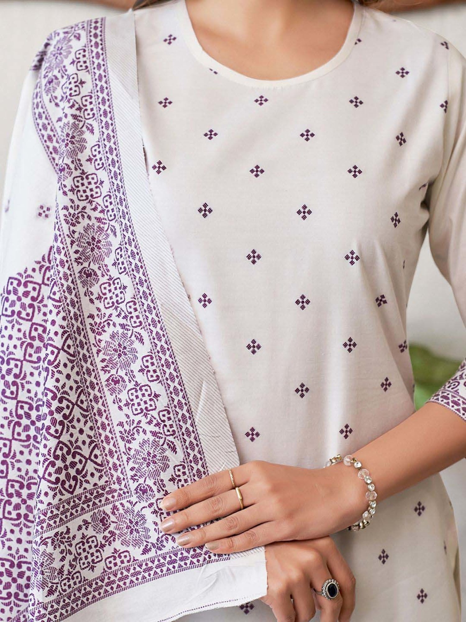 Skylee White Cotton Woven Pattern Kurta Pant Set With Dupatta