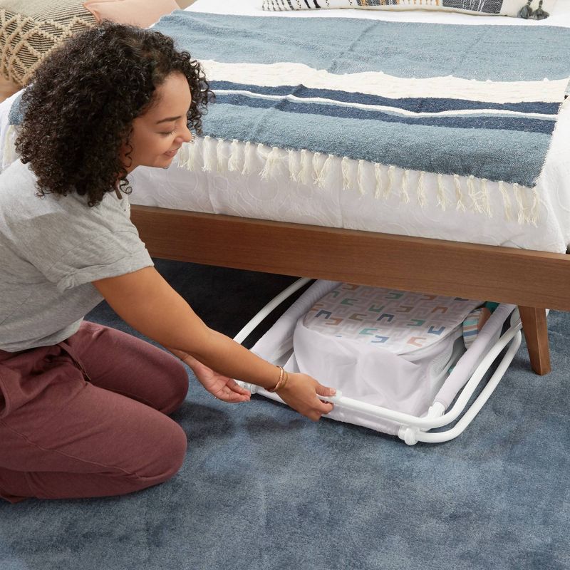 Simmons Kids' Silent Auto Gliding Deluxe Bassinet - Embossed Paisley