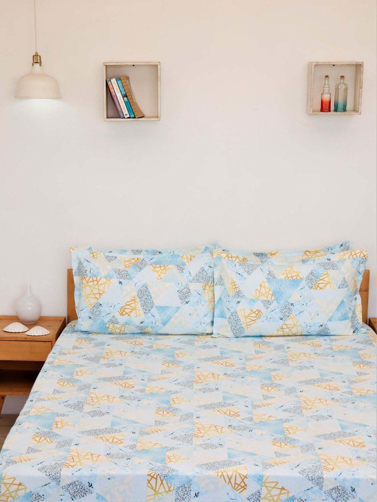 Ariana Blue & White Microfibre 144 TC Queen Bedsheet With 2 Pillow Covers