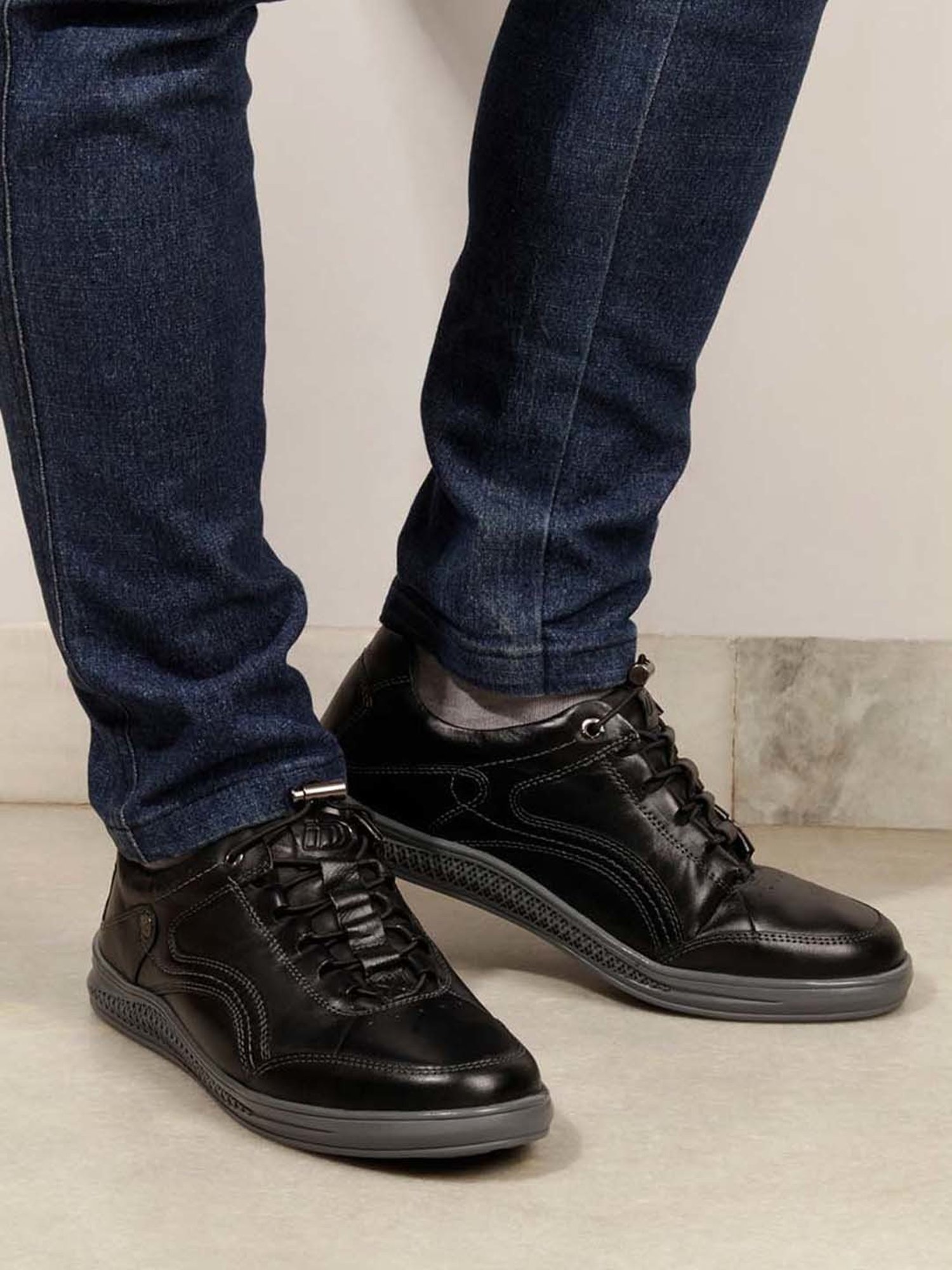 ID Men's Black Casual Sneakers