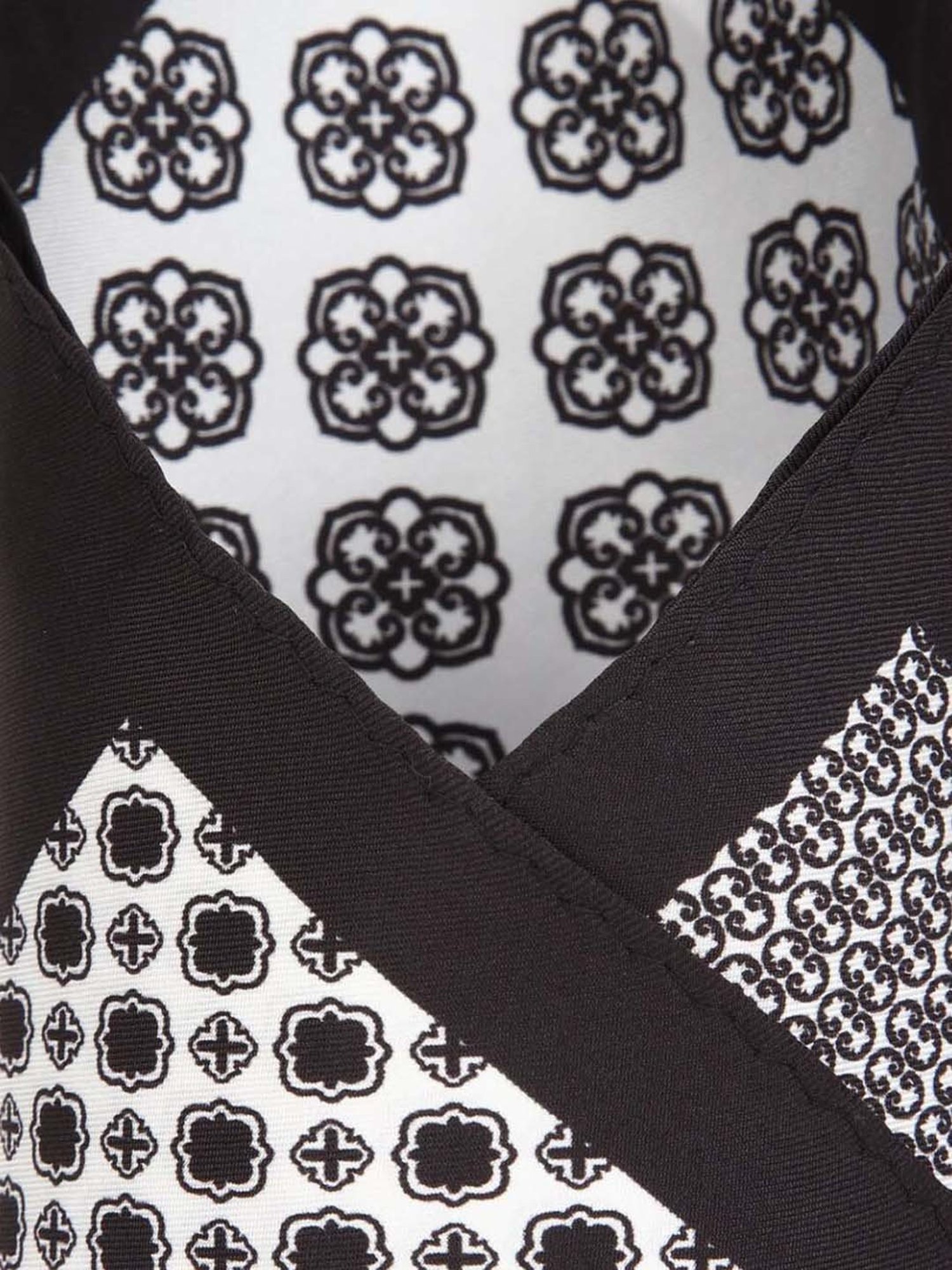 Van Heusen Black & White Printed Pocket Square