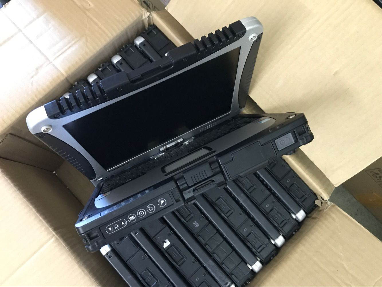 Panasonic laptop CF-19 fully rugged CPU i5/3320/MK6 memory 4G/DDR3 HDD 1TB 10 inch LED screen 1024*768 hand touch rotating Windows 7/XP