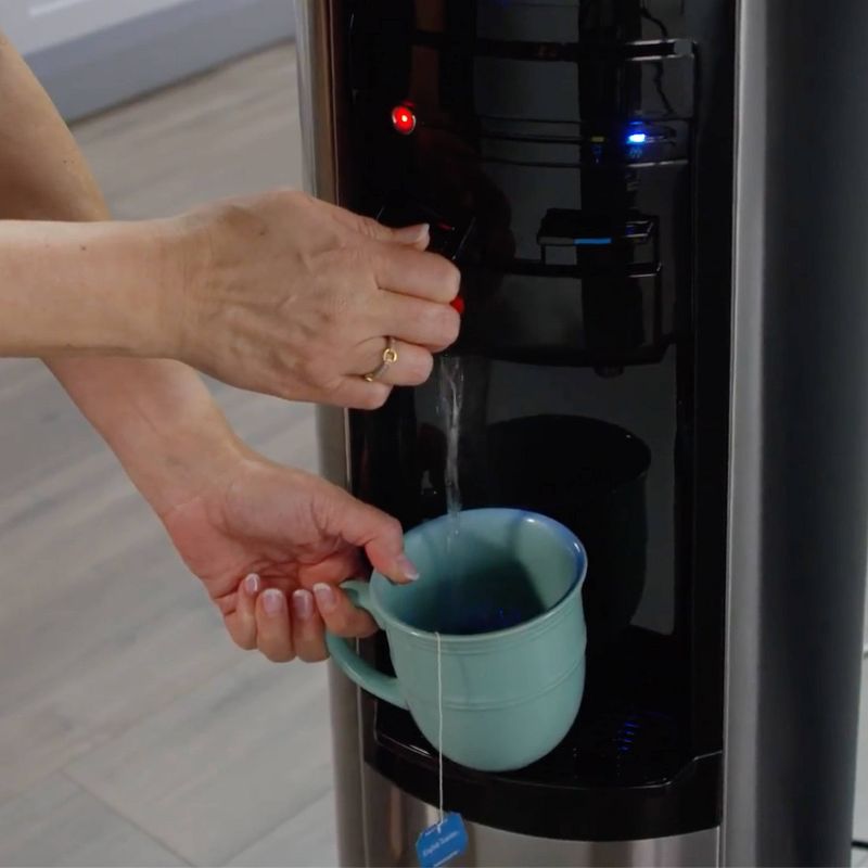 ZeroWater 8 Cup Round Water Pitcher + Free Water Quality Meter