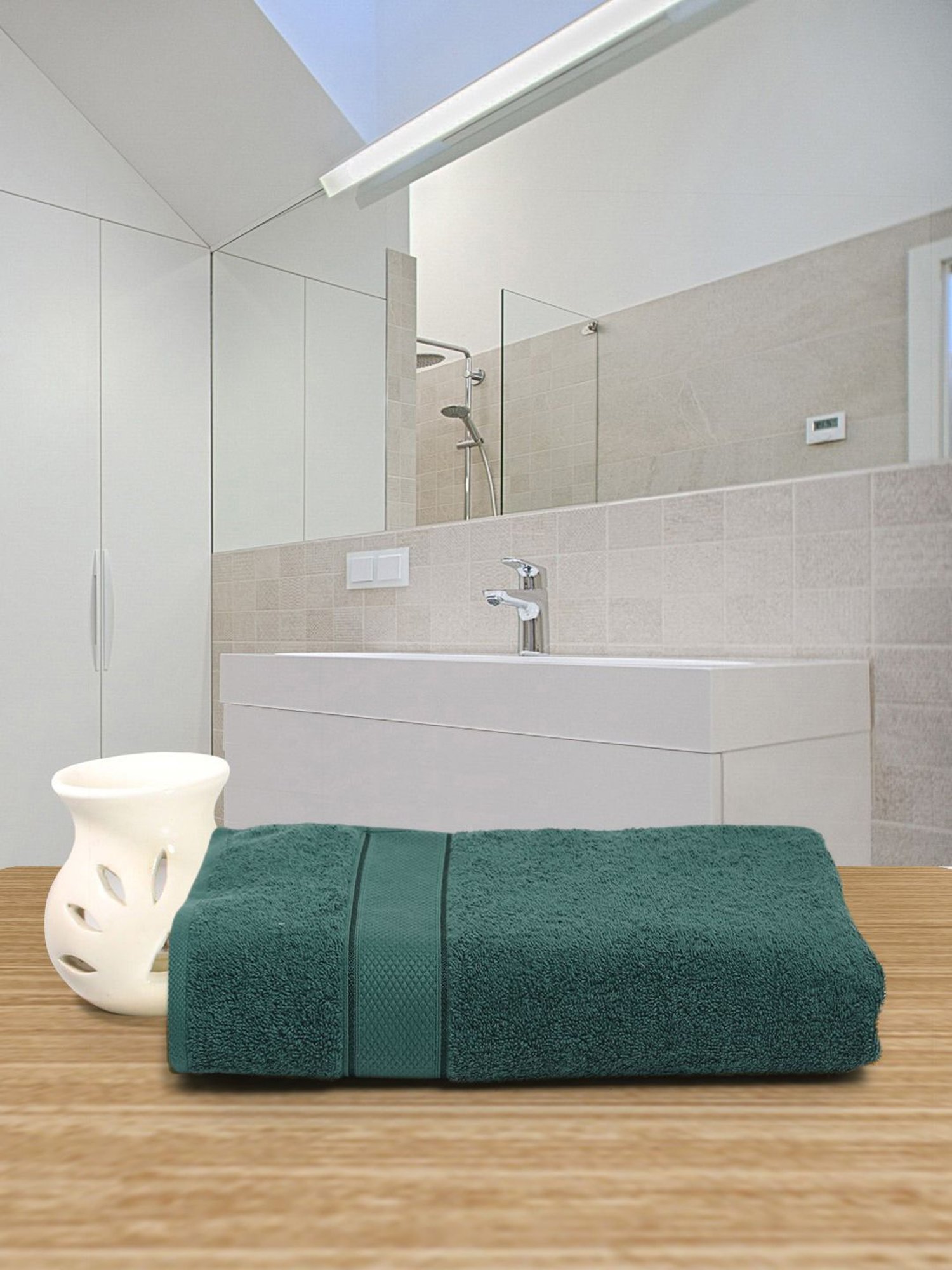 Creeva Green 525 GSM Cotton Bath Towel