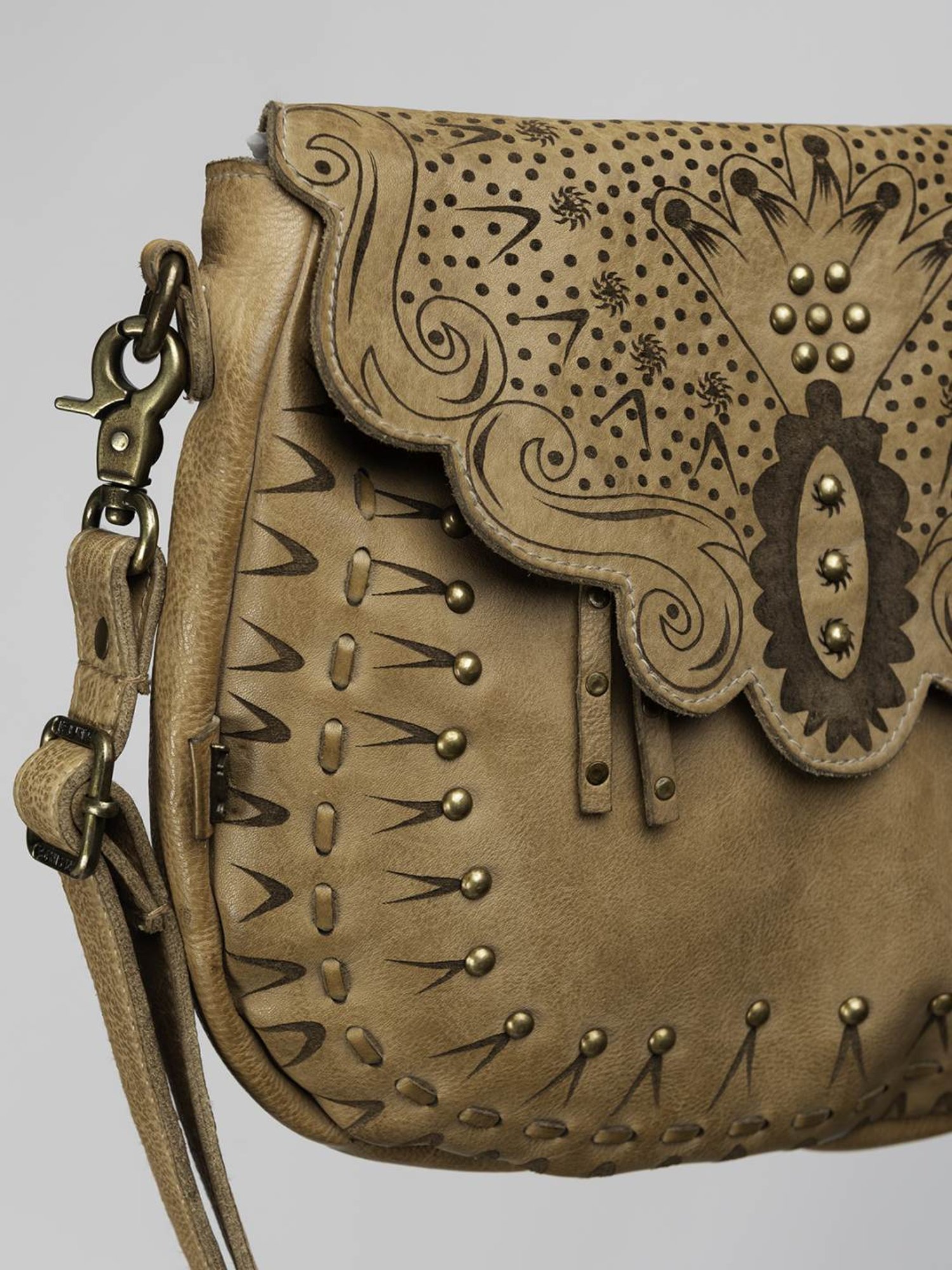 Art N Vintage Carob Sand Leather Textured Medium Sling Handbag