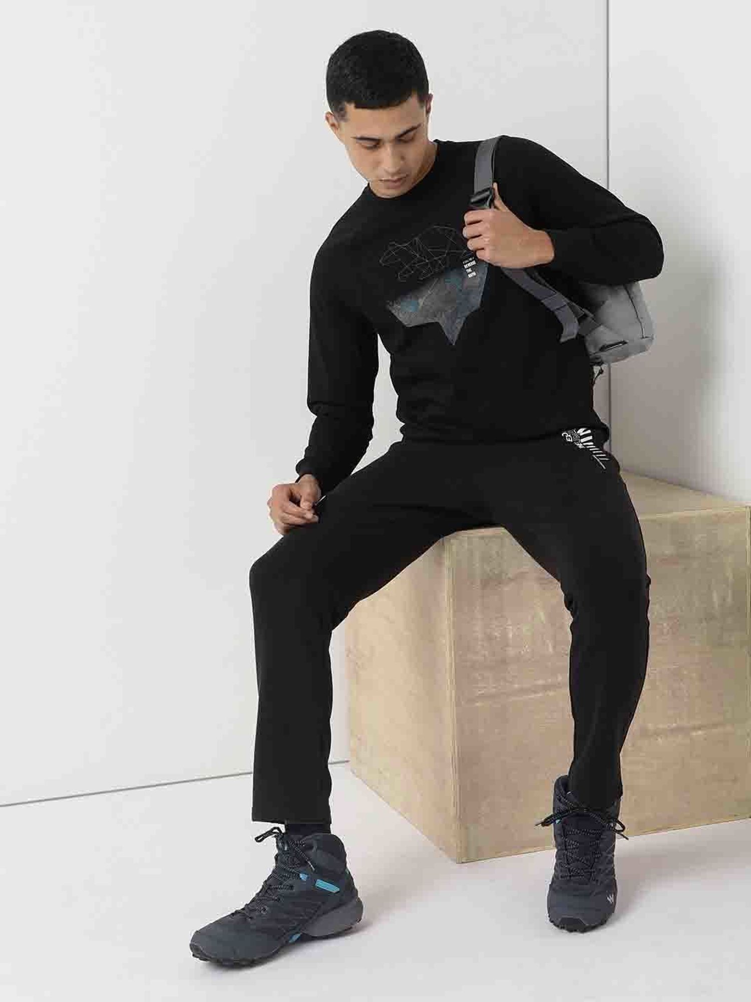 Wildcraft Black Regular Fit Printed Sweatshirt