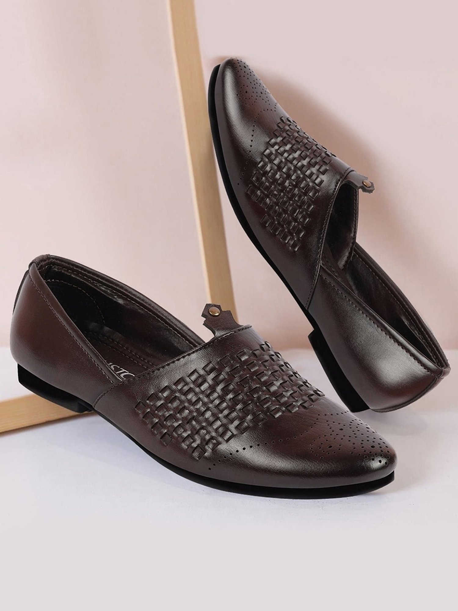 Fausto Men's Brown Ethnic Juttis