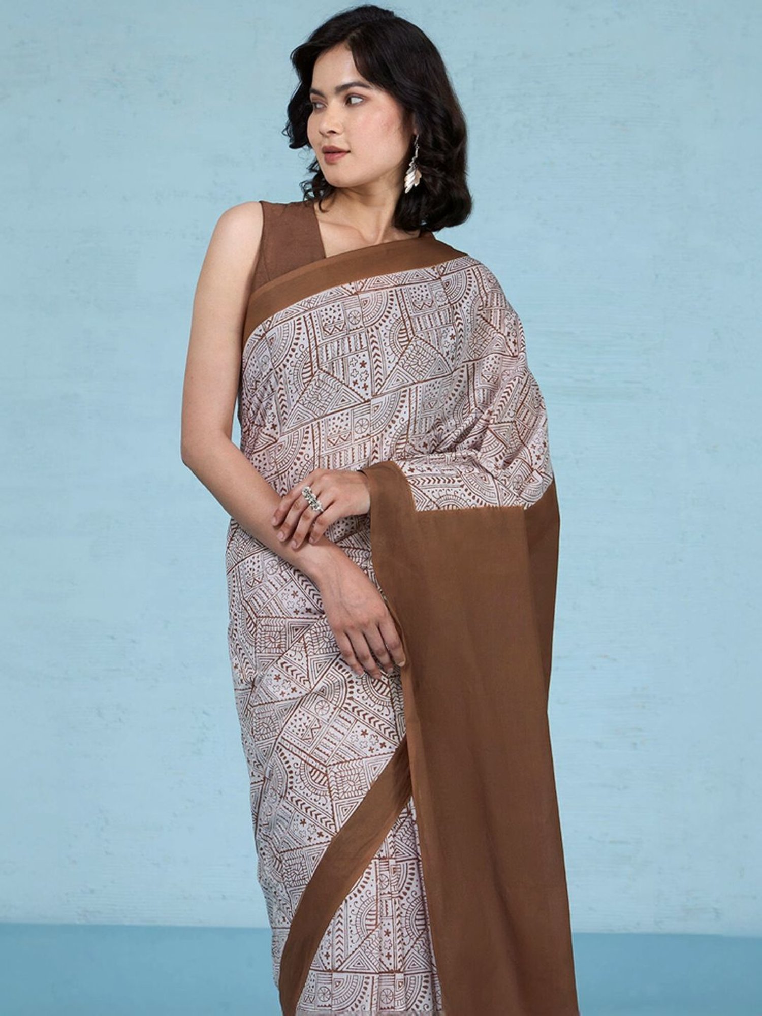 Taneira White Cotton Printed Saree With Unstitched Blouse