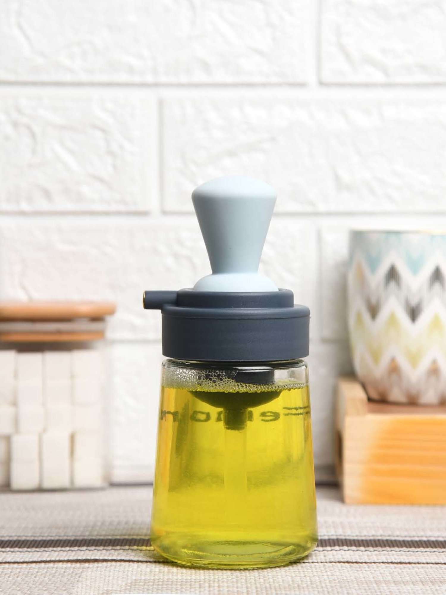 COLE & MASON White & Beige Ceramic Pourer - Set of 1