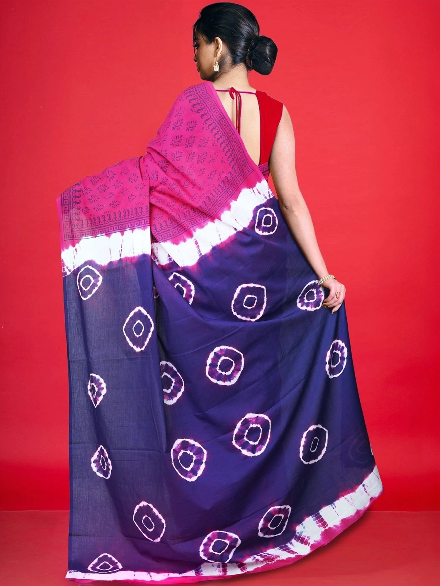 Unnati Silks Pink & Blue Cotton Printed Saree With Unstitched Blouse