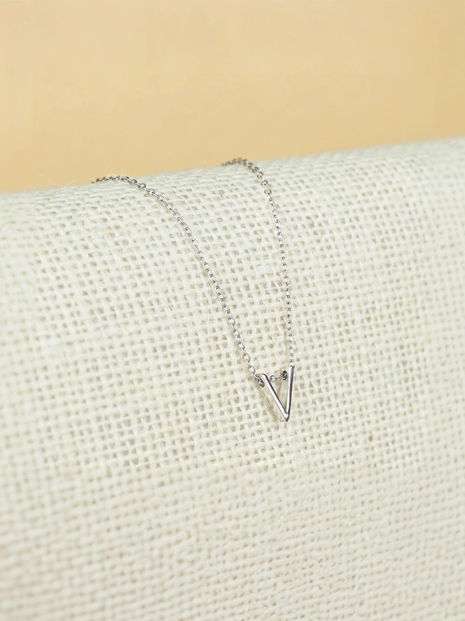 Touch925 Sterling Silver Vivid V Initial Chain Pendant