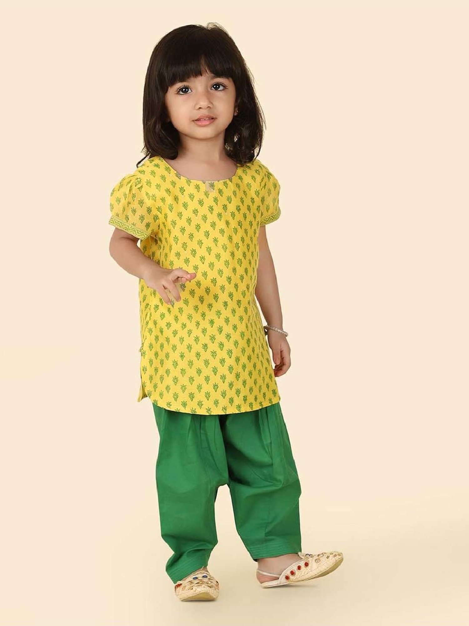 Bumzee Kids Grey & White Checks Full Sleeves Shirt, Waistcoat with Pants