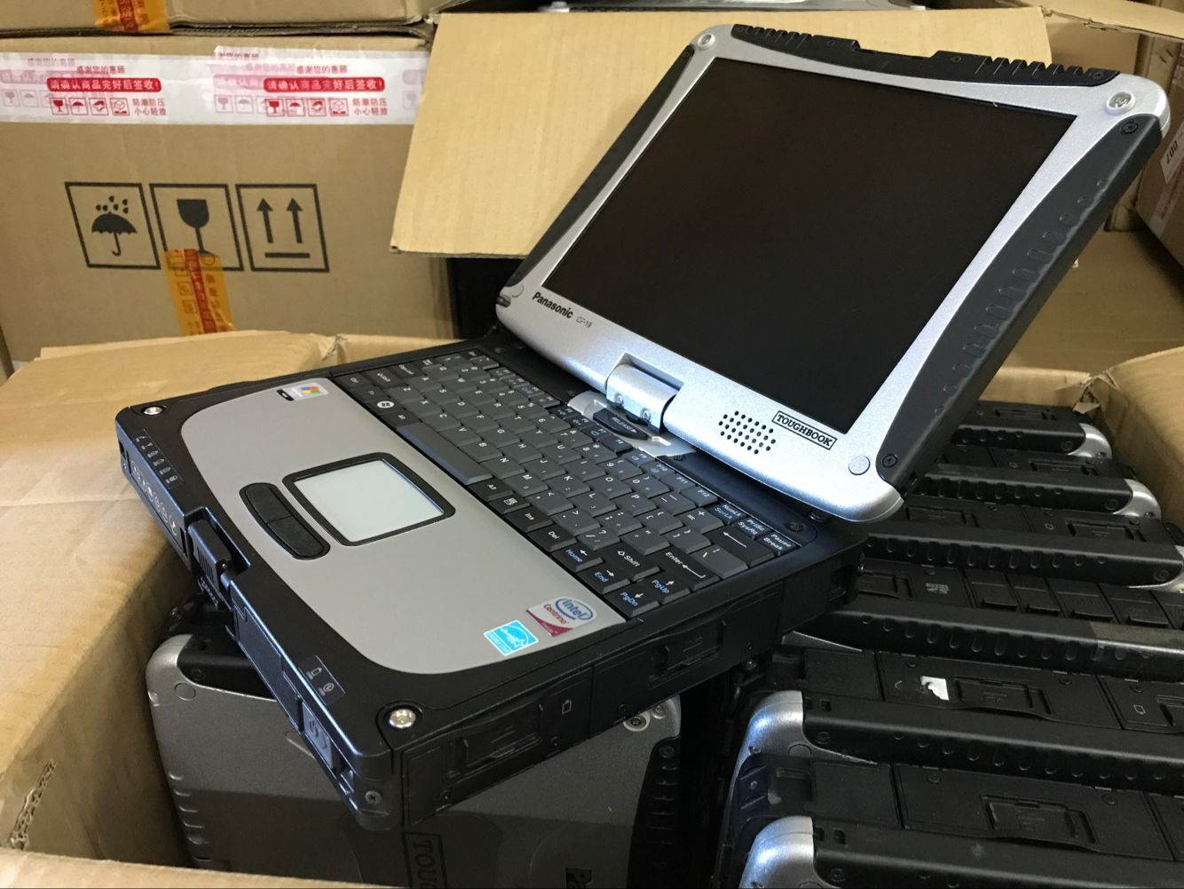 Panasonic laptop CF-19 fully rugged CPU i5/3320/MK6 memory 4G/DDR3 HDD 1TB 10 inch LED screen 1024*768 hand touch rotating Windows 7/XP