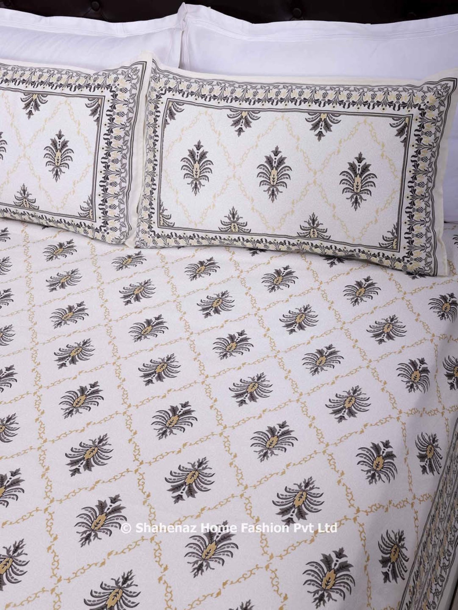 Shahenaz Grey 120 TC Cotton Pineapple Jaal Luxury Double Bedsheet with 2 Pillow Covers