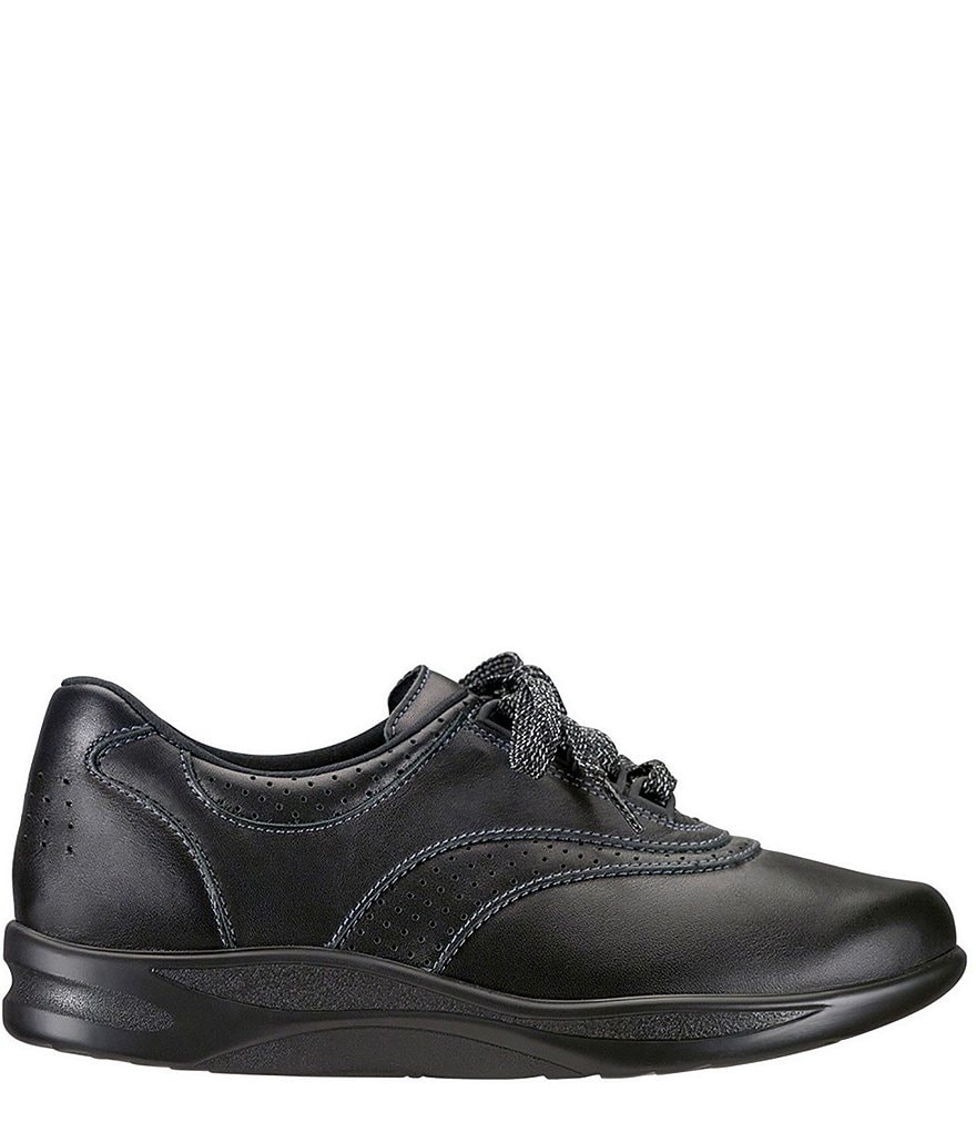 Trotters Kiera Suede Kitten Heel Pumps