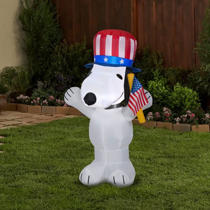 Gemmy Airblown Inflatable Patriotic Snoopy, 3.5 ft Tall, white