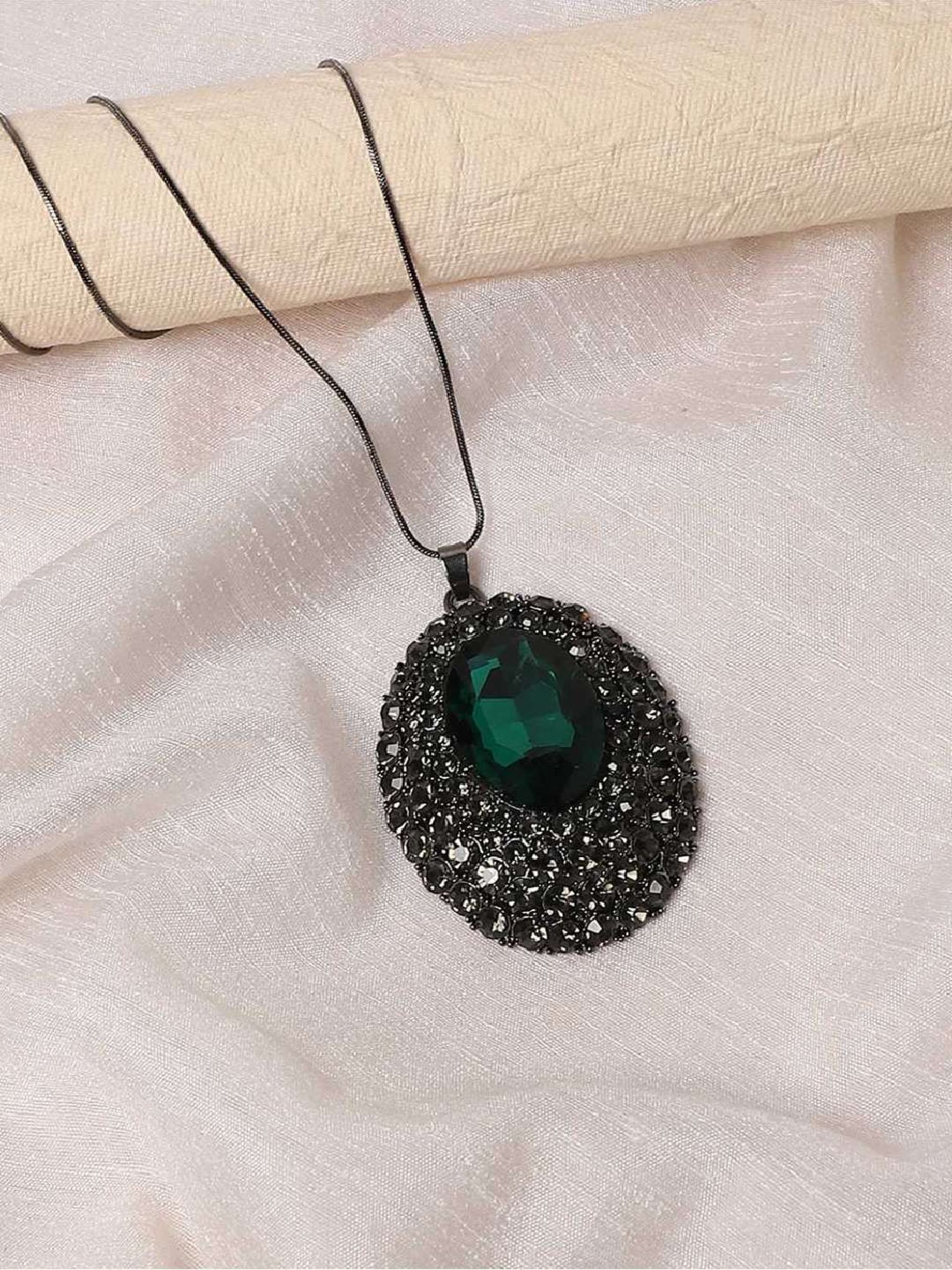 Sohi women's whispering rose pendant emerald green