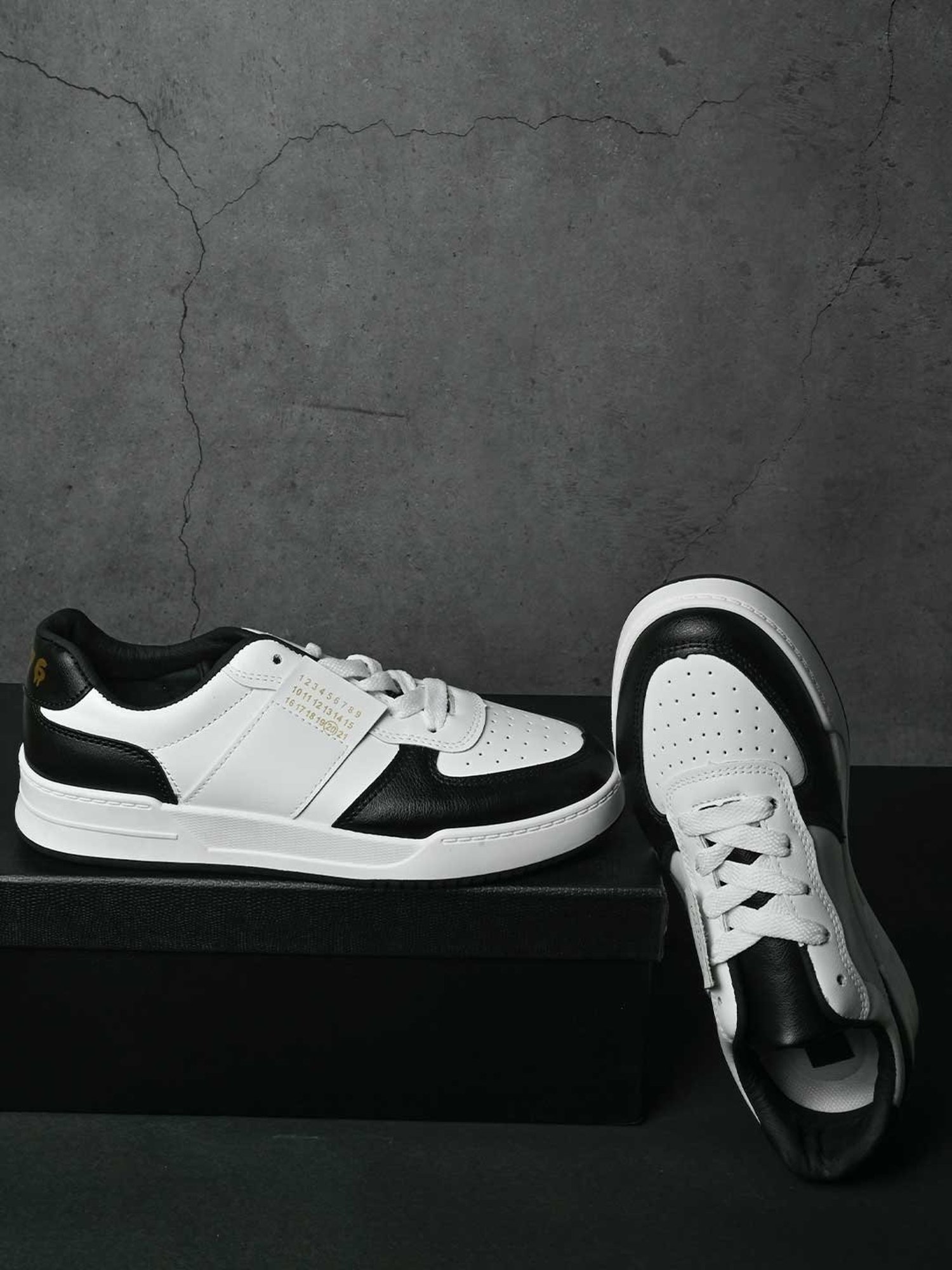 Jove Women's White Sneakers