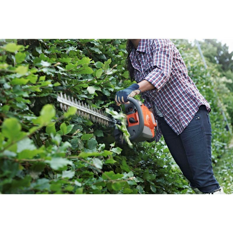 Husqvarna 122HD45 18" 22cc 2 Cycle Gas Powered Dual Hedge/Clipper Saw Trimmer