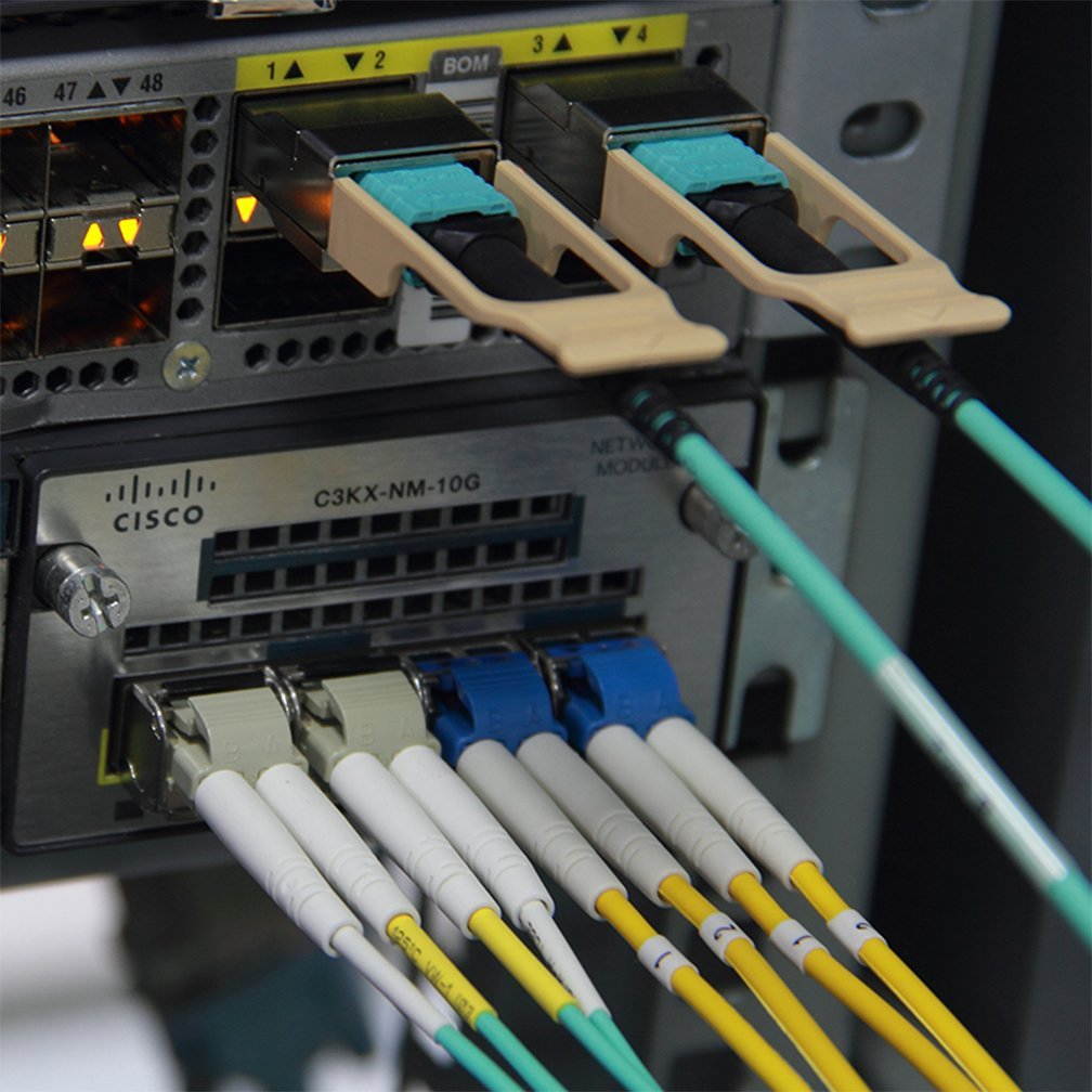 10Gtek MPO Fan-out Patch Cable, OM3 Multimode Fiber, MPO to 8xLC Uniboot, 1-meter(3.3ft)