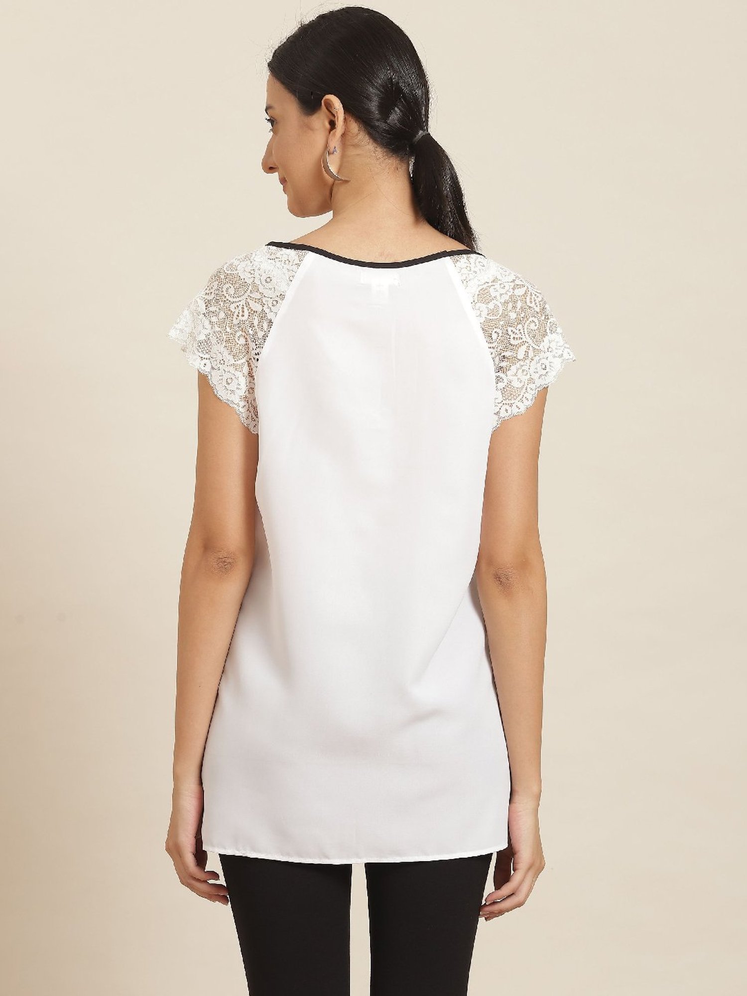 Qurvii White V-Neck Top