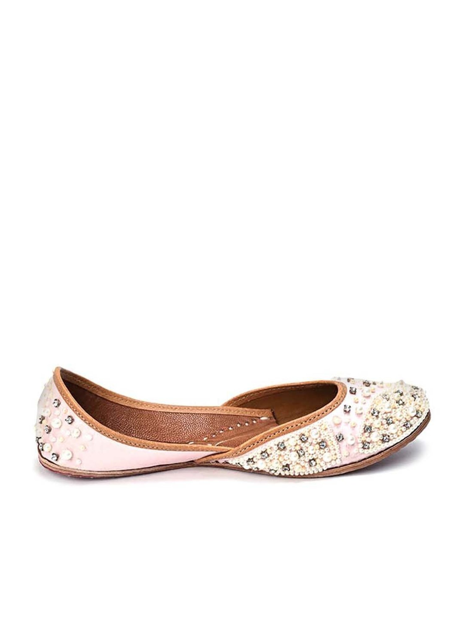 Scentra Women's Beige Ethnic Juttis