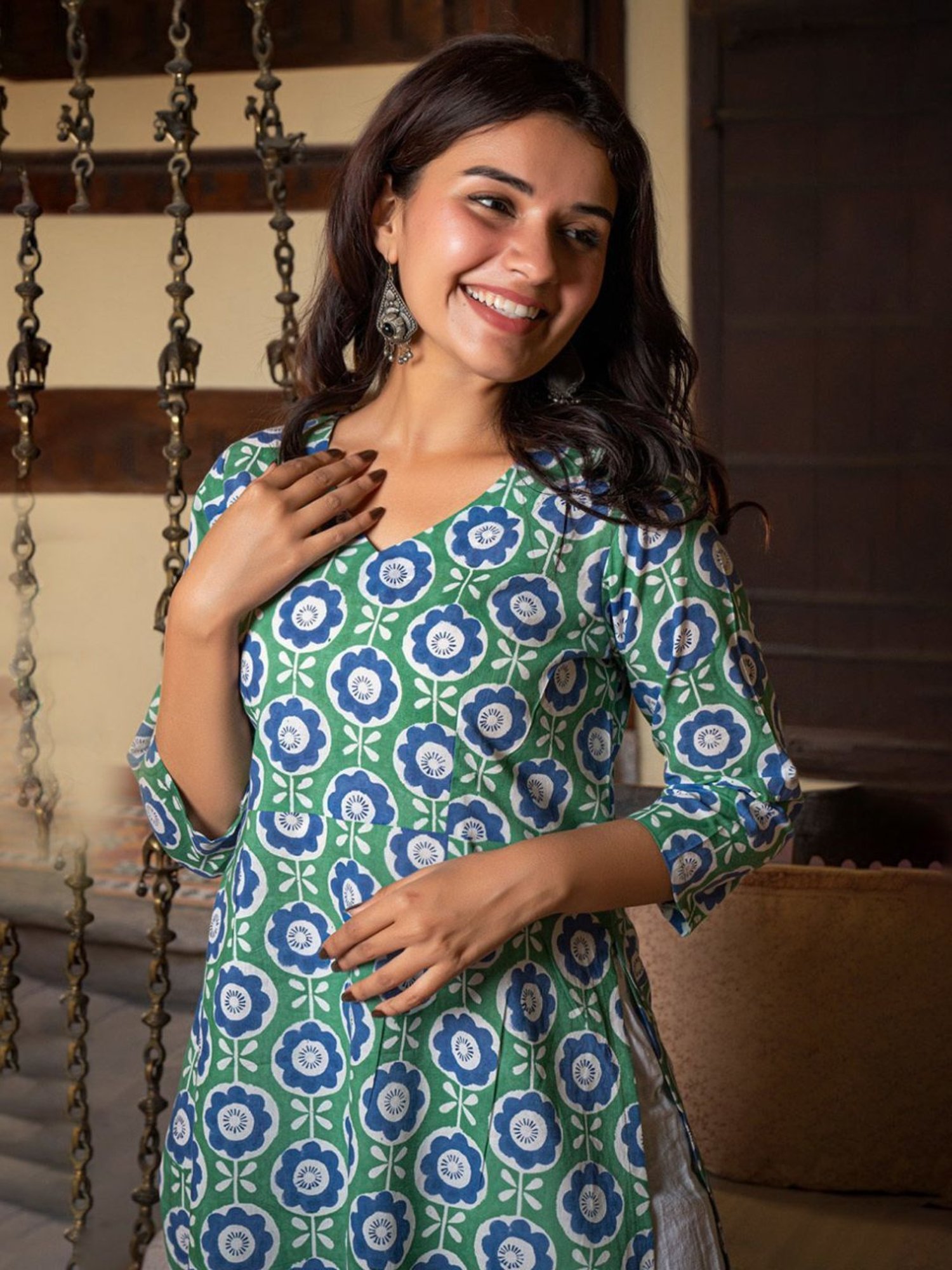 Eeshva India Green & Blue Floral Kurta In Cotton