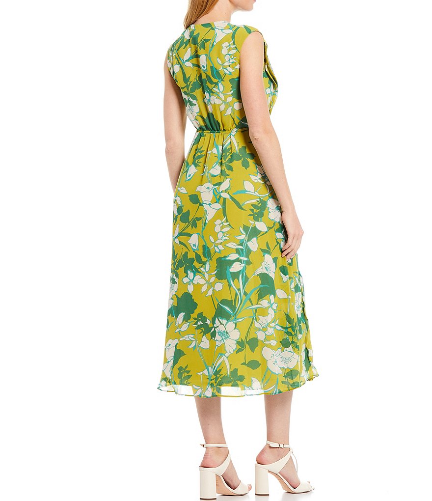 Donna Morgan Floral V-Neck Sleeveless Pleated Maxi Dress