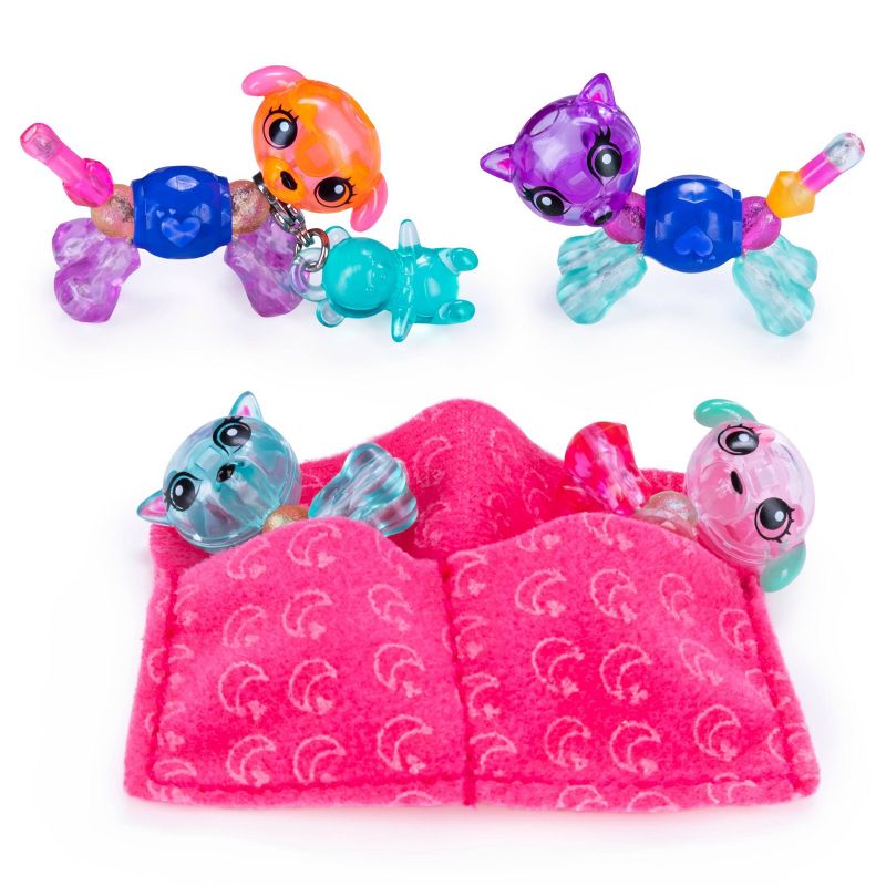 Twisty Petz Babies Series 4 - Kitties and Puppies 4pk Collectible Bracelet Set and Sleeping Bag