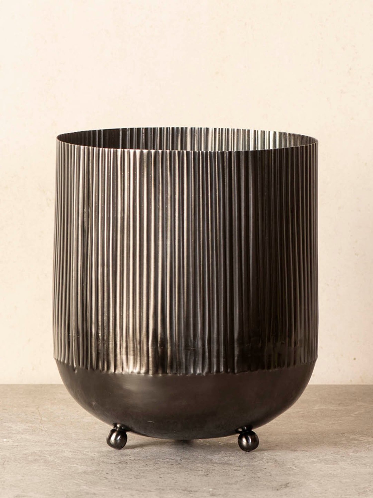 THE DECOR REMEDY Ripple Cut Brass Planter - Cosmos Black