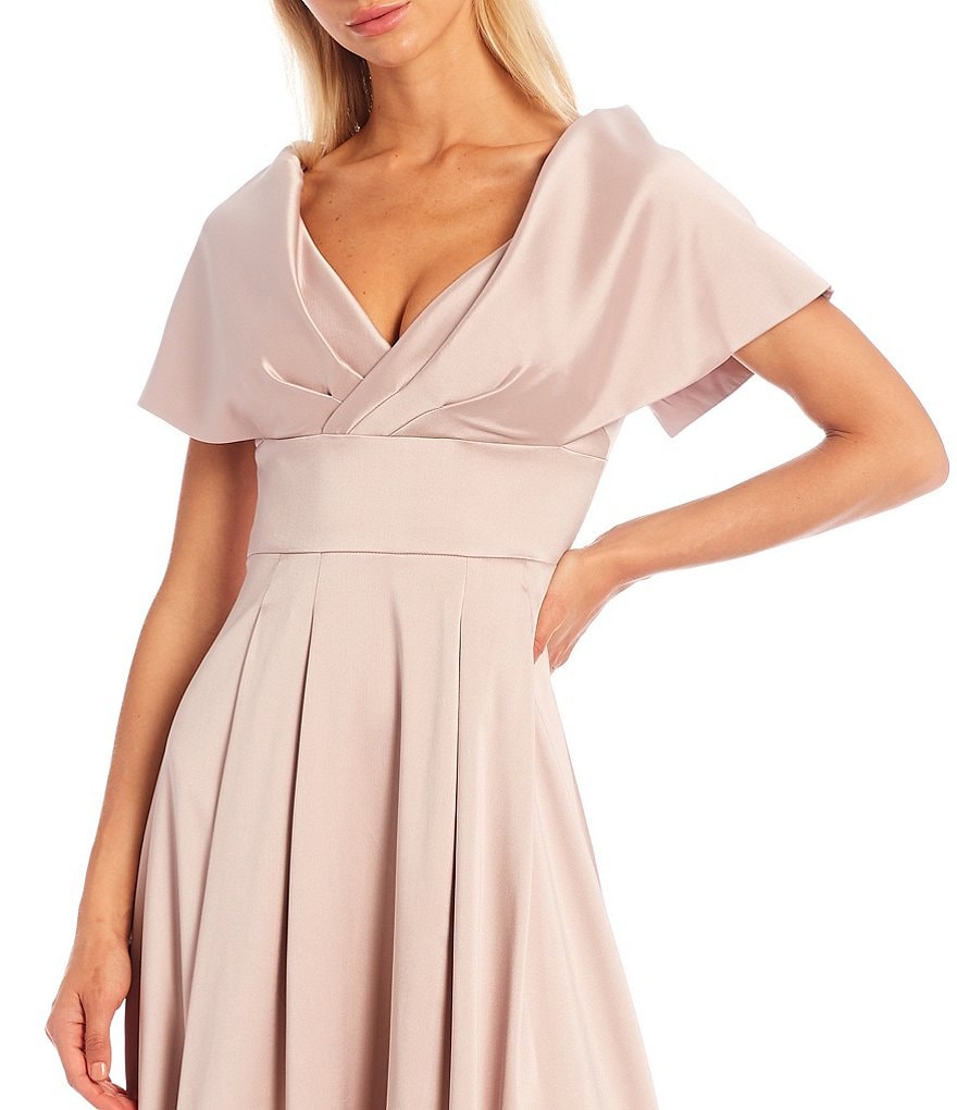 Aidan Mattox Portrait V-Neck Collar Short Sleeve Ball Gown