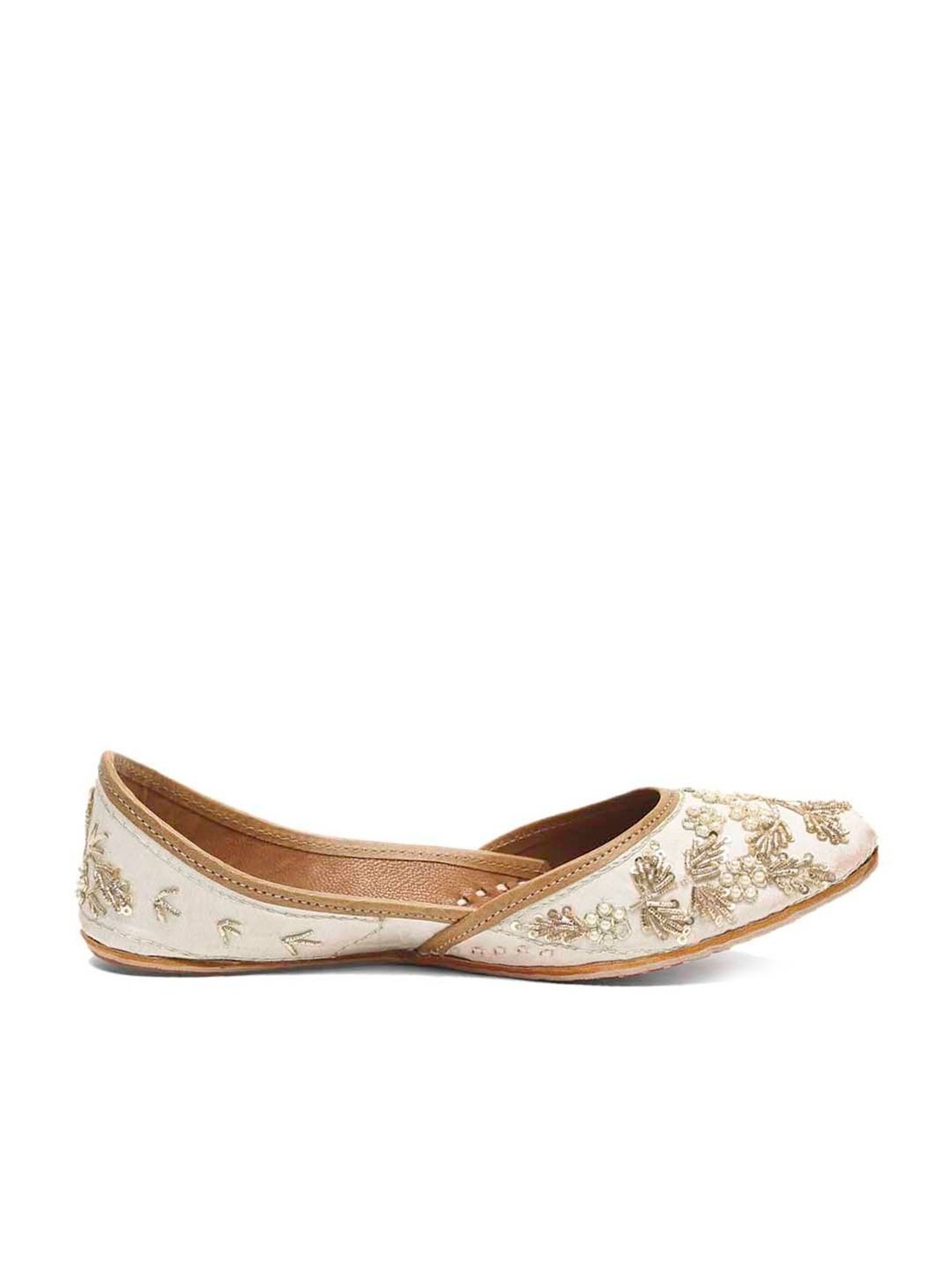 Glam Story Women's White Ethnic Juttis