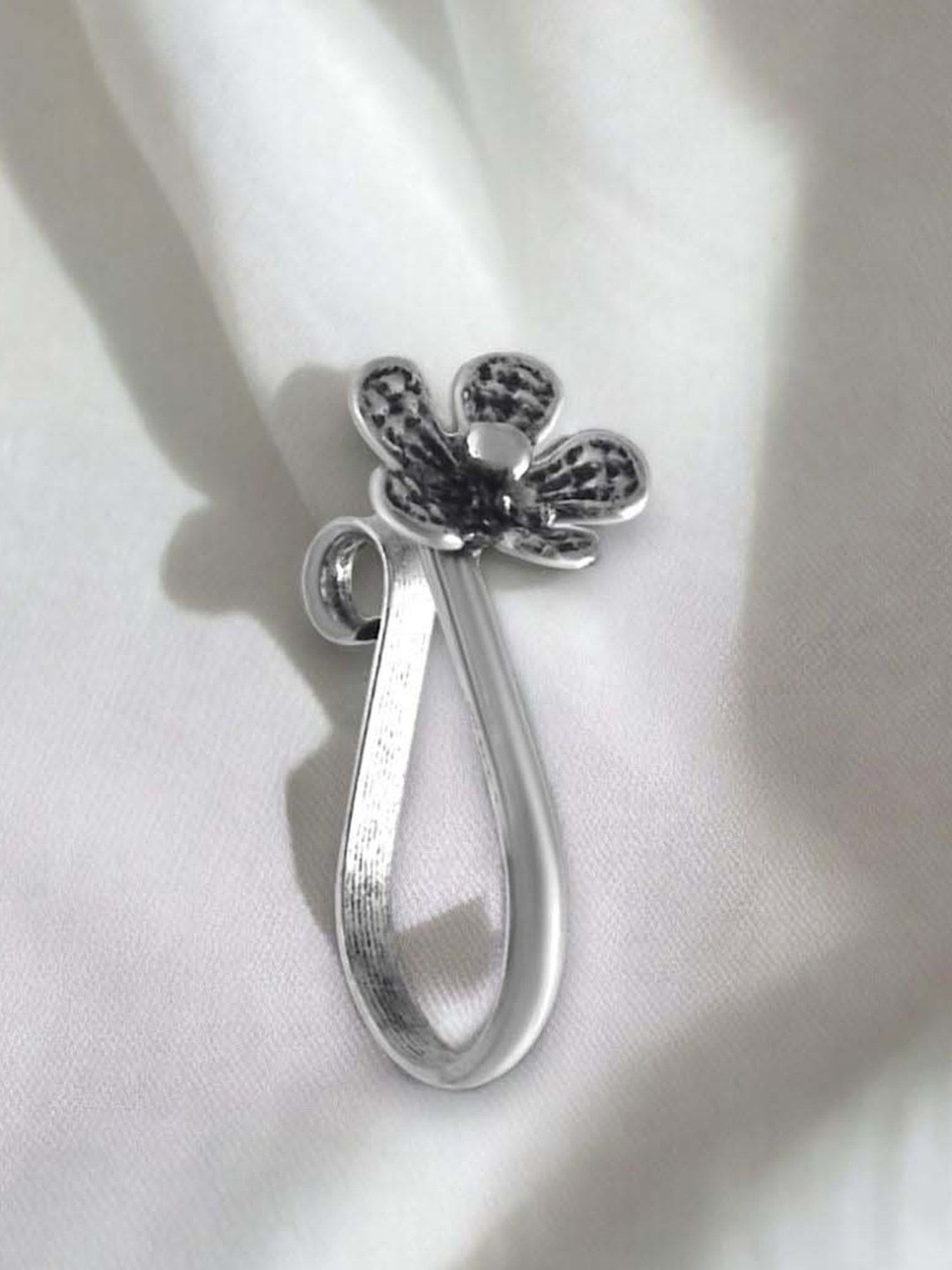 Rihi by P.C. Chandra Jewellers Flower Nosepin for Women & Girls