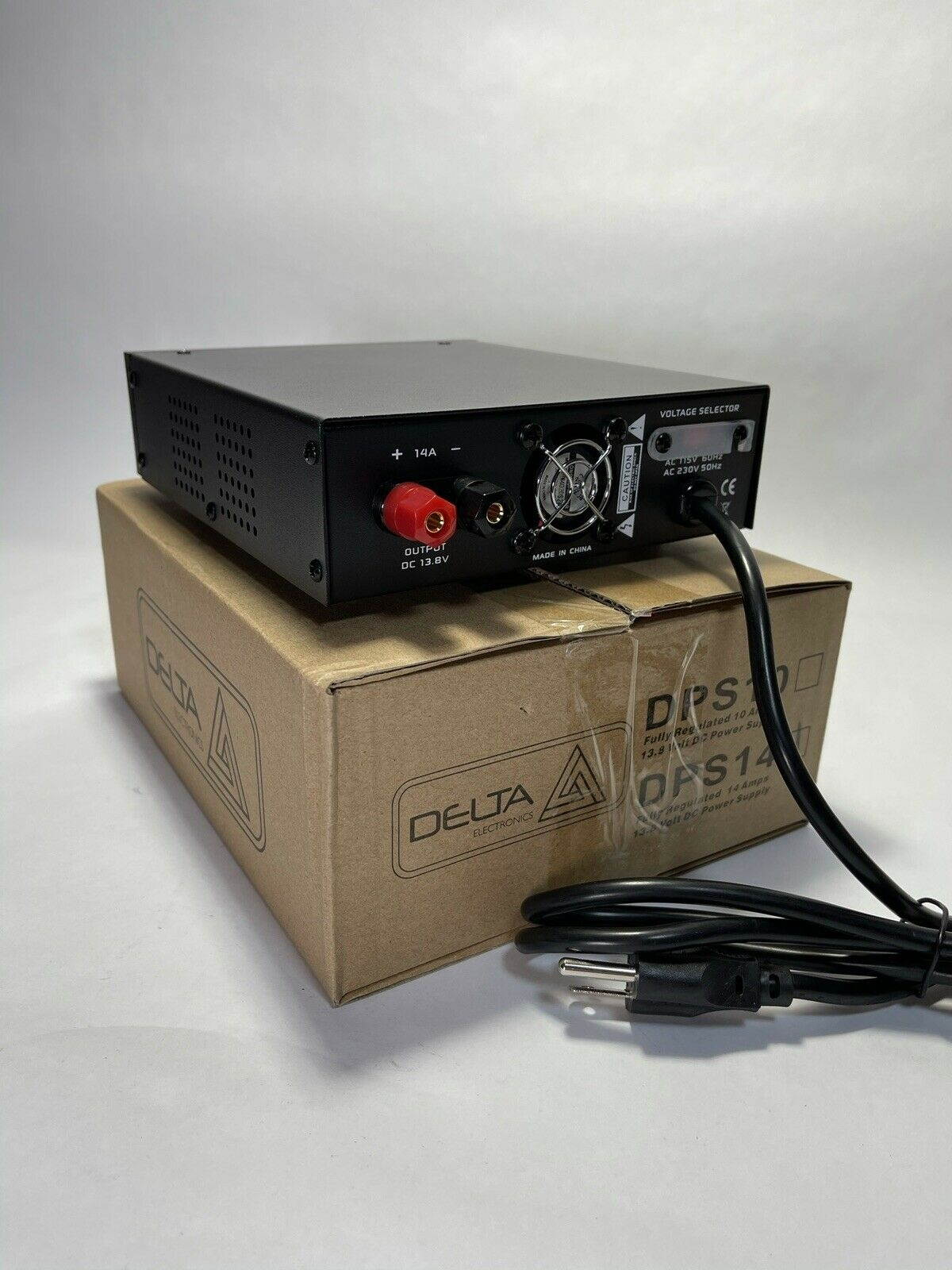 DPS14 DELTA 14 Amp AC/DC 12-13.8v Power Supply w/ USB CIG LIGHTER Ham CB Radio