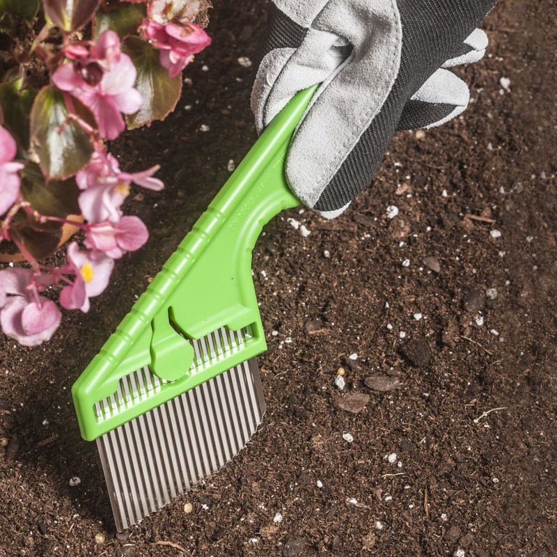 Nisaku TONGARI Stainless Steel Angled Weeder, 3-Inch Blade