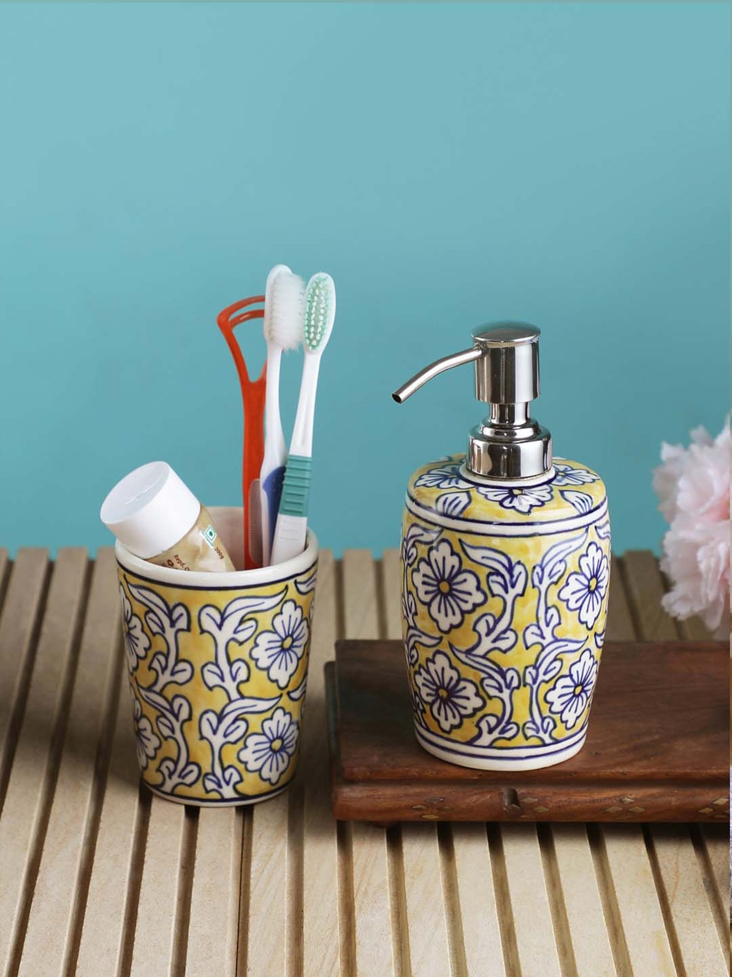 VarEesha Aztec Multicolor Ceramic Bath Accessories - Set of 2