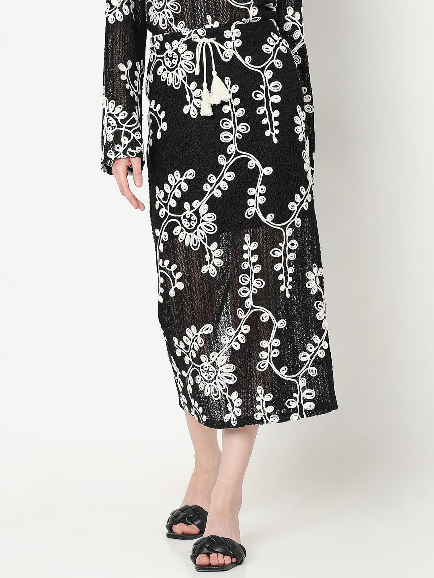 Vero Moda Black & White Self Design Skirt