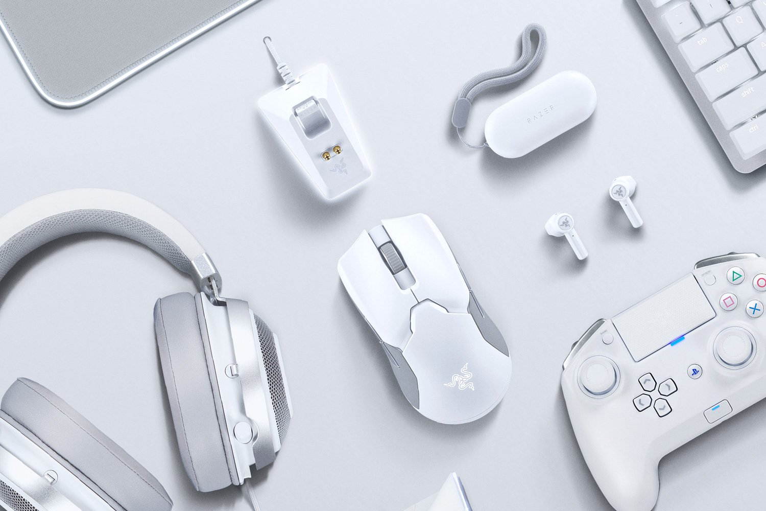 Razer Viper Ultimate Hyperspeed Lightest Wireless Gaming Mouse & RGB Charging Dock: Fastest Gaming Mouse Switch - 20K DPI Optical Sensor - Chroma Lighting - 8 Programmable Buttons - 70 Hr Battery