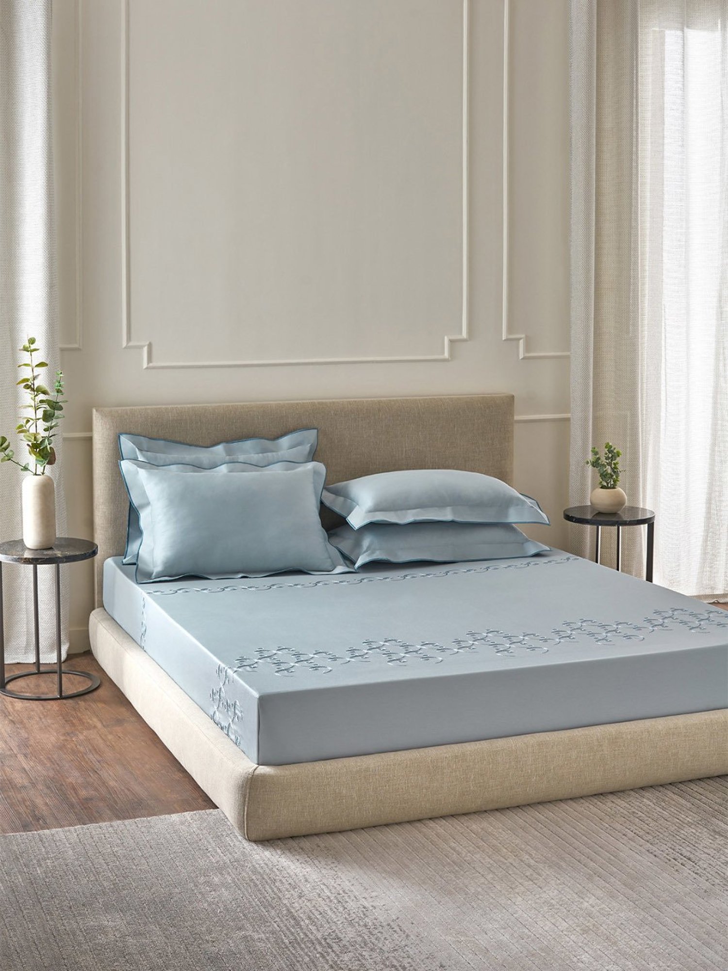 DDECOR Live beautiful Embroidery Iceberg Blue 210 TC Cotton King  Bedsheet with 2 Pillow Covers