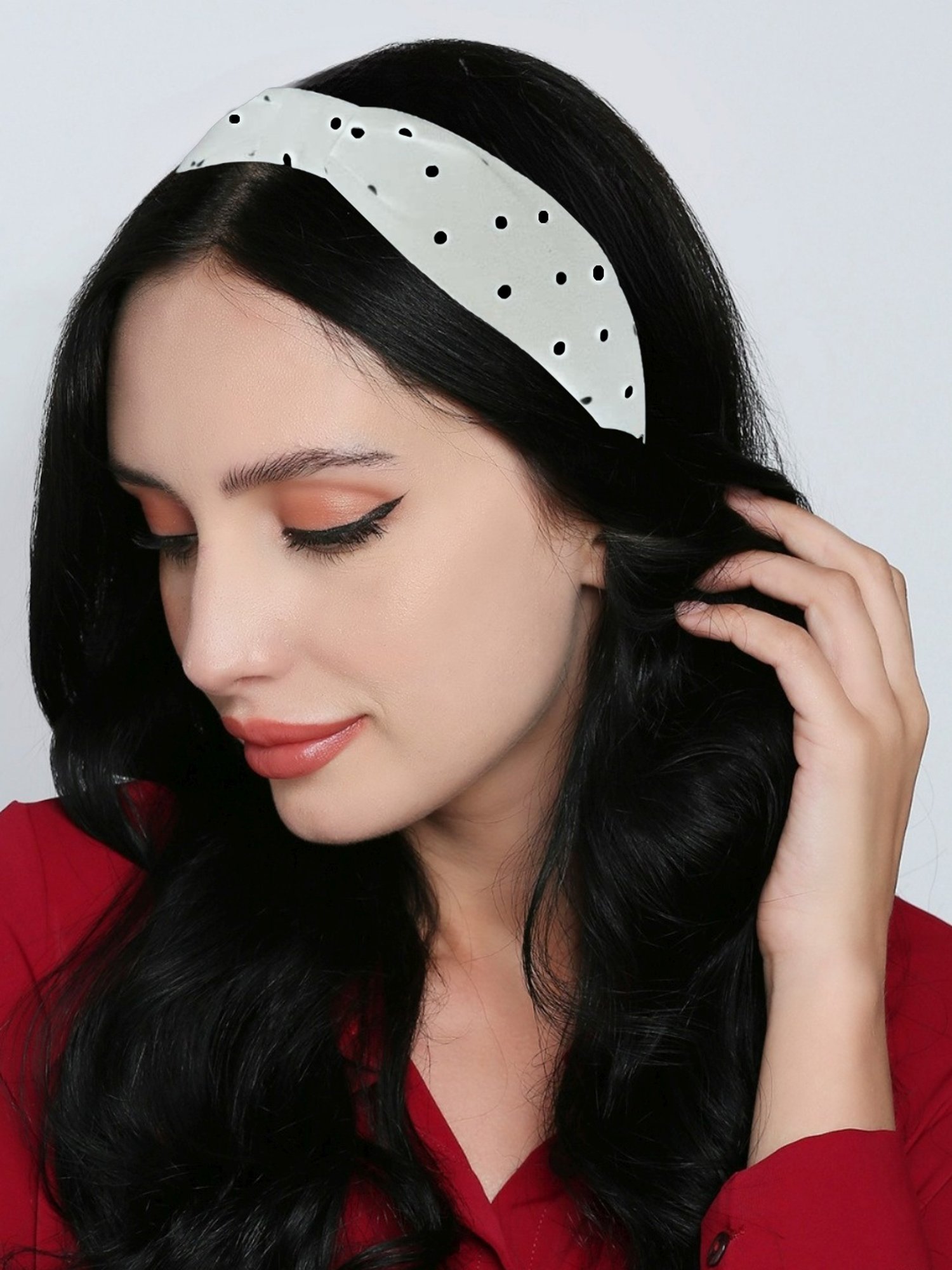 OOMPH White Pearls Wedding Hair Band