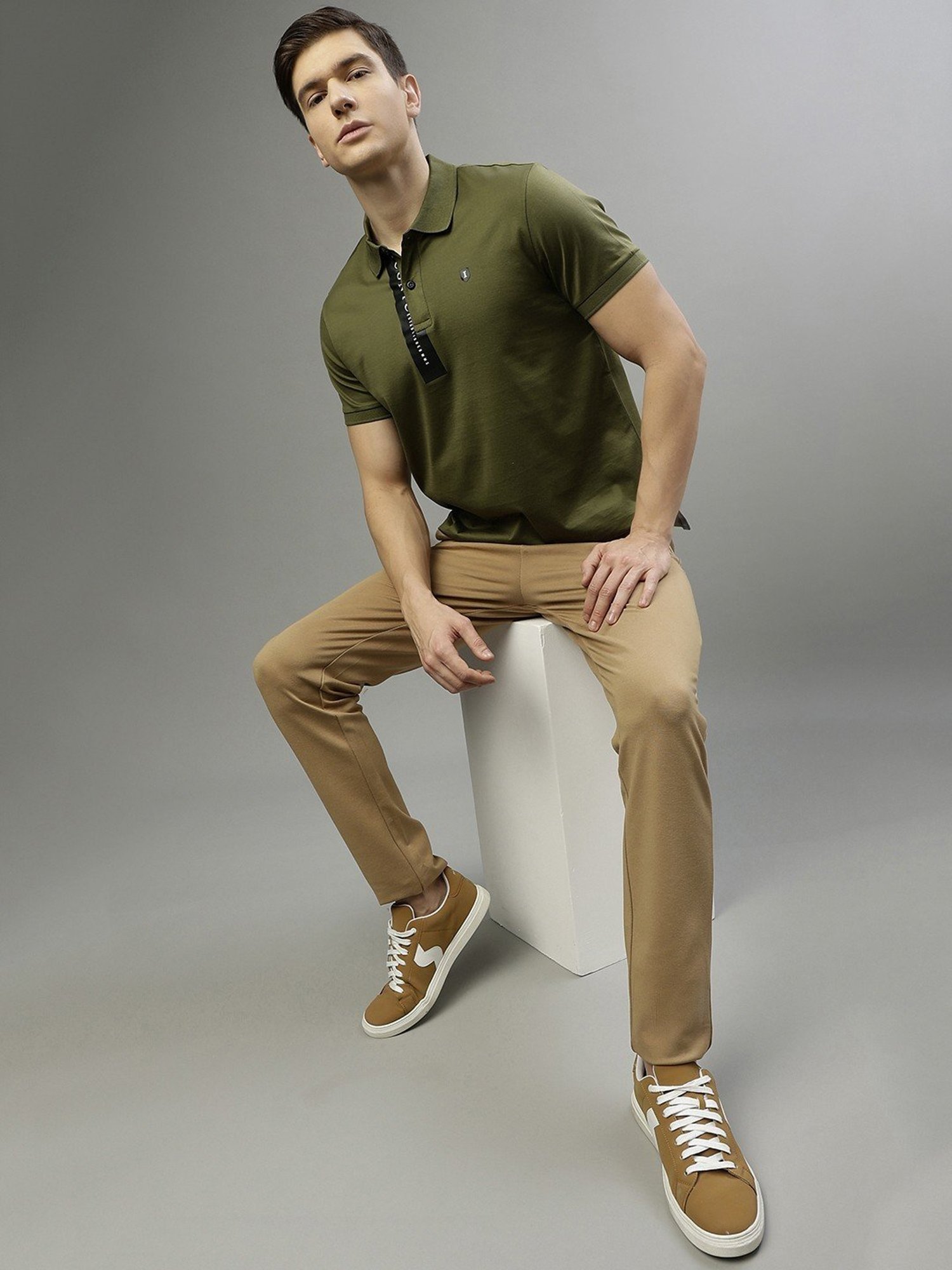 Iconic Men Solid Regular Fit Cotton T-shirt